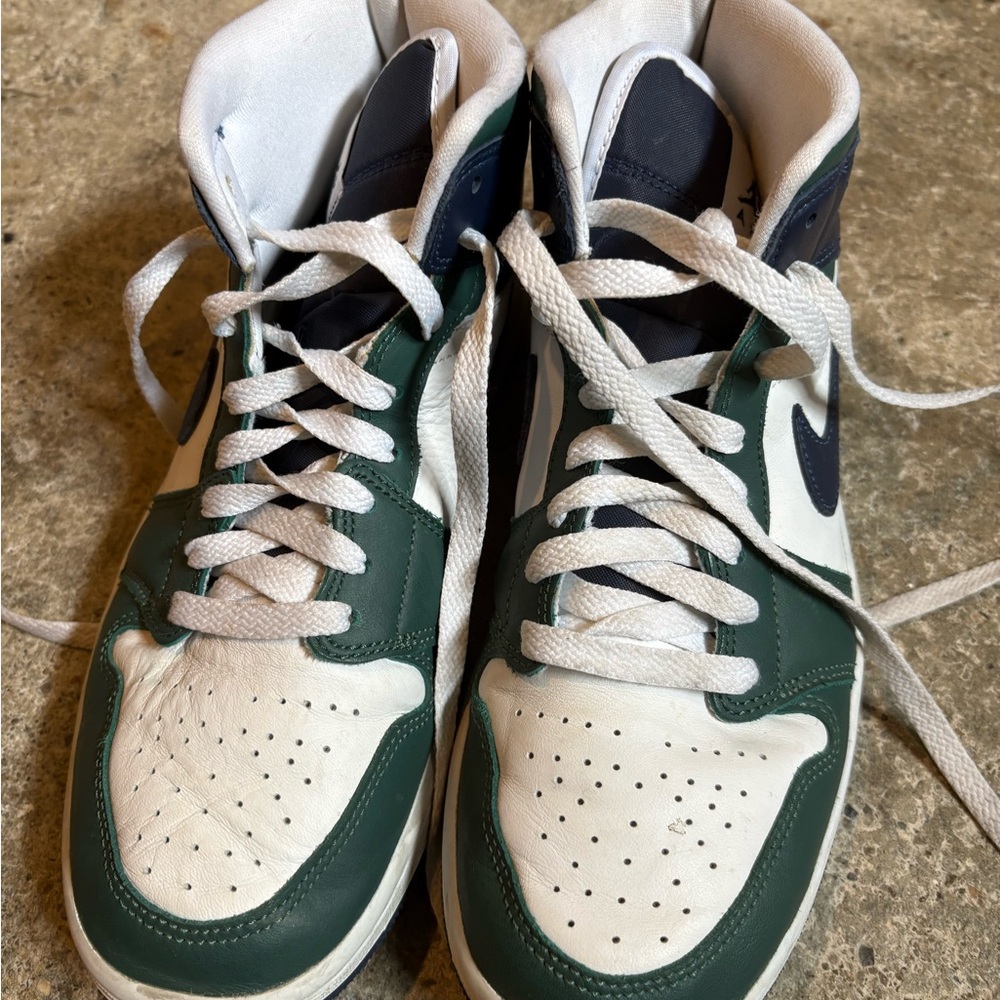 Air Jordan Green and White - mid sneakers - size 9.5
